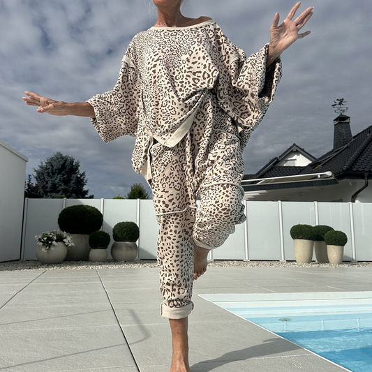 Damen-Set aus Oberteil und Hose mit Leopardenmuster